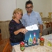 08/10 - 8� Tappa di Pizzarelle a Go Go - Pizzeria Tutino - Napoli - Angela Viola premia il vincitore di tappa: Francesco Di Domenico - -
