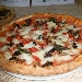 08/10 - 8� Tappa di Pizzarelle a Go Go - Pizzeria Tutino - Napoli - Pizzarella con salsa rosa, cotto, melanzane, fior di latte, pomodorini del Vesuvio, preparata da Carmine Anzaloni - -