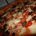 08/10 - 8� Tappa di Pizzarelle a Go Go - Pizzeria Tutino - Napoli - Pizzarella con salsa rosa, cotto, melanzane, fior di latte, pomodorini del Vesuvio, preparata da Carmine Anzaloni - -