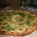 08/10 - 8� Tappa di Pizzarelle a Go Go - Pizzeria Tutino - Napoli - Pizzarella con crema di limone, provola, rucola e scaglie, preparata da Carmine Anzaloni - -