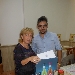 08/10 - 8� Tappa di Pizzarelle a Go Go - Pizzeria Tutino - Napoli - Angela Viola consegna il premio al vincitore: Francesco Di Domenico - -