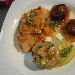 Risotto alla mela verde e lattuga con salmone agli agrumi e cipolle caramellate - -