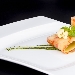 Rivoluzione del un pacchero: carpaccio di gamberi, ripieno di pacchero, su pesto di basilico mandorle e pinoli, con filetti di mandorle croccanti, sale affumicato - Fotografia di Antonio Ambrosino - -