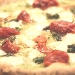 Pizza con asparagi, pomodorini e mozzarella di bufala - -