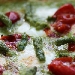 Pizza con asparagi, pomodorini e mozzarella di bufala - -