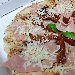 Pizza mortadella, provolone del monaco e pomodori secchi - -