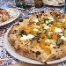-Pizza e pomodorini gialli, alici, zucchine e limone - -