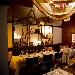 Ristorante Langosteria 10 (MI) - Il progetto di illuminazione ha accompagnato l'innovazione degli spazi e degli arredi di questo rinomatissimo ristorante a Milano. La luce esprime lo spirito del luogo raccontando la sua storia rinnovata dai nuovi obiettivi. � brillante, per esaltare le caratteristiche di cibi offerti, ma anche calda e familiare, per regalare intimit� e comfort agli ospiti. La luce gioca un ruolo fondamentale: accoglie, accompagna, seduce, meraviglia.