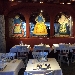 Ristorante Le Tre Sorelle (Positano - SA) - La gigantografia delle tre sorelle sulla parete di fondo d� una interpretazione in chiave moderna della tradizionale maiolica dipinta a mano. Nella grande immagine serigrafata su specchi, il sovradimensionamento delle pennellate enfatizza la maestria radicata negli artigiani locali, e fa naufragare il cliente nella meravigliosa brillantezza degli smalti colorati