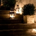 Ristorante La Torre del Saracino (Vico Equense - NA) - L'illuminazione crea un atmosfera soft e rilassante e allo stesso tempo gioca attraverso veri e propri tagli di luce nelle pareti che rompono l'uniformit� della superficie continua sottraendola alla monotonia monocroma