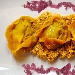 Cappellacci di merlot ripieni di trevigiana e bastardo del Grappa su crema di noci e zafferano - -