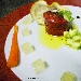 Tartar di manzo,sale nero,crudit�� di cubetti di zucchine e gelatina di limone,emulsione di citronett�.... - -