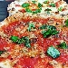 Pizza marinara con il tonno e Pizza bufalina secondo noi - -