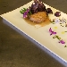 Hamburger di maialino da latte, salsa di fichi e patata viola croccante - -