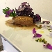 Hamburger di maialino da latte, salsa di fichi e patata viola croccante - -