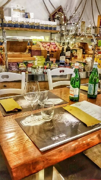 -Daniele Gourmet - immagine in primo piano dell'Articolo: Da Daniele Gourmet, per una sera, lo chef diventa pizzaiolo e il pizzaiolo diventa chef immagine in primo piano