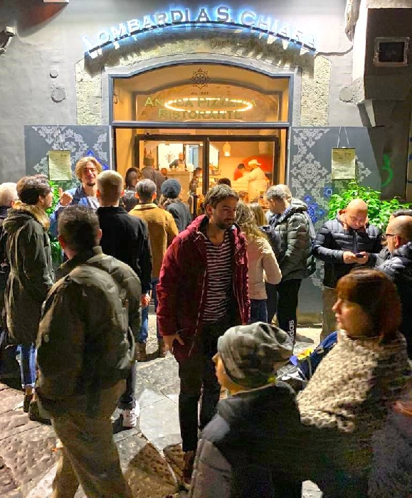 -pizzeria lombardi a Santa Chiara - immagine in primo piano dell'Articolo: Riapre a Santa Chiara a Napoli l’antica pizzeria Lombardi: fra i suoi frequentatori le migliori espressioni della grande cultura napoletana del 900 immagine in primo piano