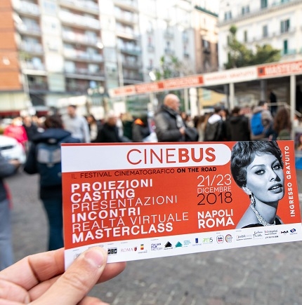 CineBus, in migliaia al festival cinematografico on the road tra Napoli e Roma - immagine in primo piano dell'Articolo: CineBus, in migliaia al festival cinematografico on the road tra Napoli e Roma prima di Natale immagine in primo piano