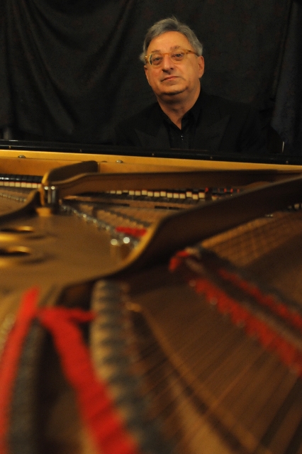Grande attesa per i concerti di Massimiliano Damerini e Domenico Nordio Sabato 24 e domenica 25 novembre gli appuntamenti di Autunno Musicale Museo di Capua e Museo Archeologico di Calatia di Maddaloni - immagine in primo piano dell'Articolo: Due tra i più grandi musicisti e compositori italiani, il pianista Massimiliano Damerini e il violinista Domenico Nordio saranno gli ospiti della rassegna Autunno Musicale sabato 24 e domenica 25 novembre immagine in primo piano