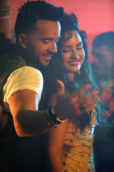 Luis Fonsi e Demi Lovato in Echame la Culpa - immagine in primo piano dell'Articolo: LUIS FONSI e DEMI LOVATO da venerdì in radio insieme per immagine in primo piano
